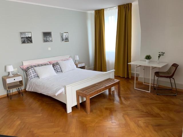 Guest House Dieci allo Zoo Zurigo Esterno foto